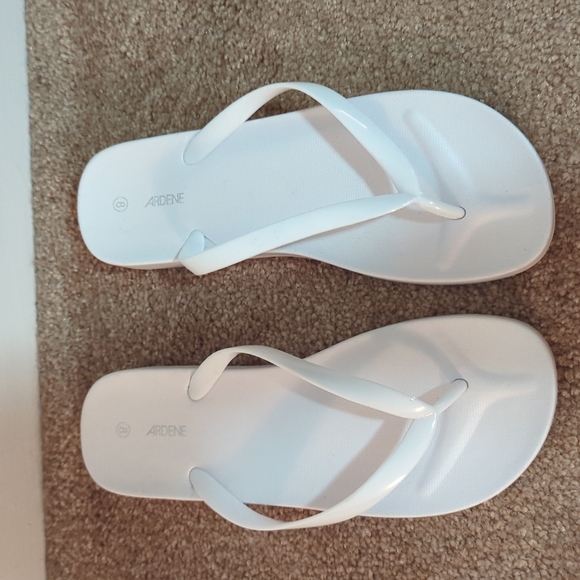 White flipflops - Picture 2 of 3